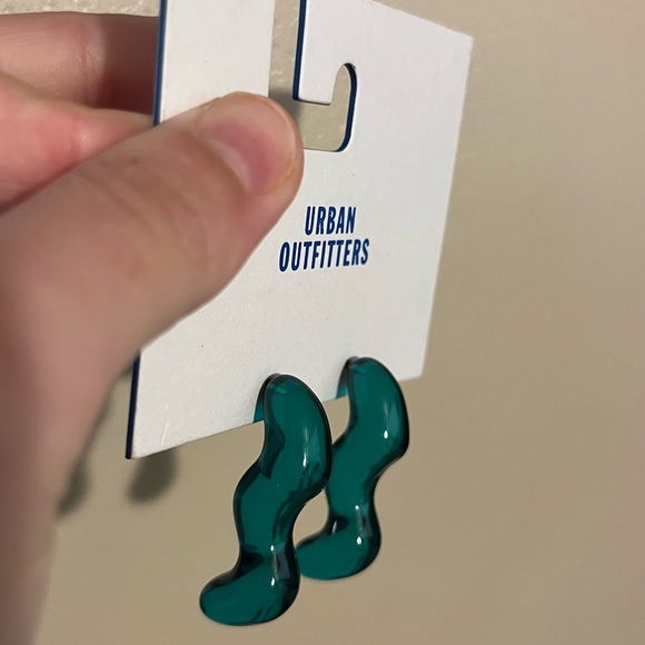 NWTO Resin Earrings Urban Outfitters Teal/Blue/Green Squiggle Artsy - Picture 5 of 8